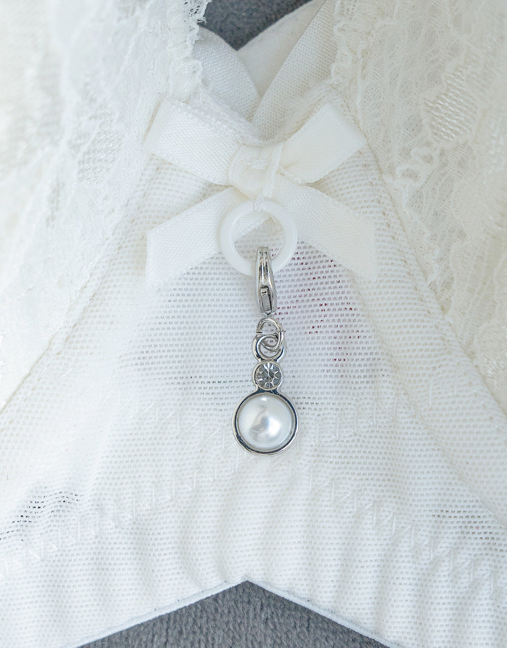 Bra Charm Diamond Pearl