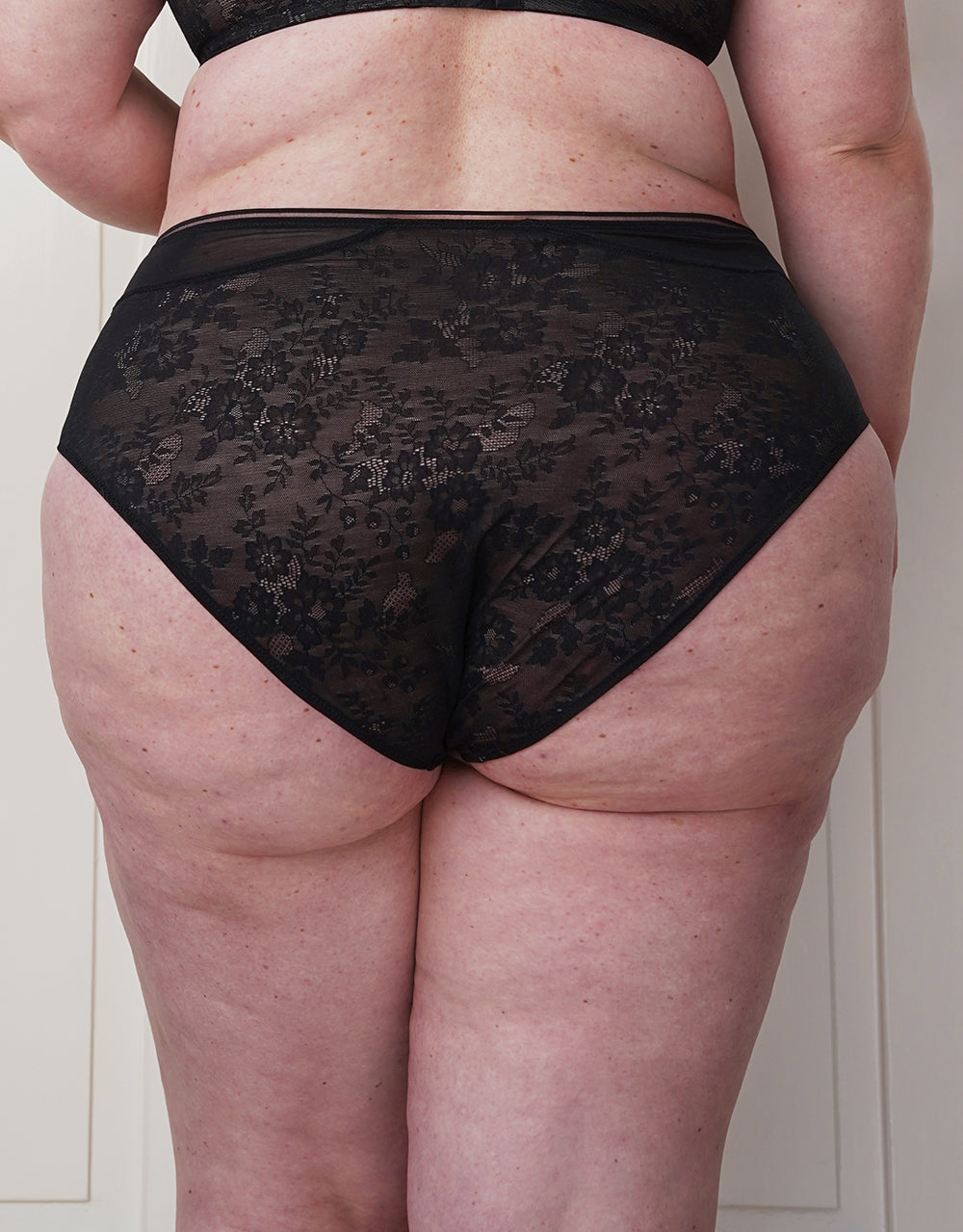High-Panty True Lace Black