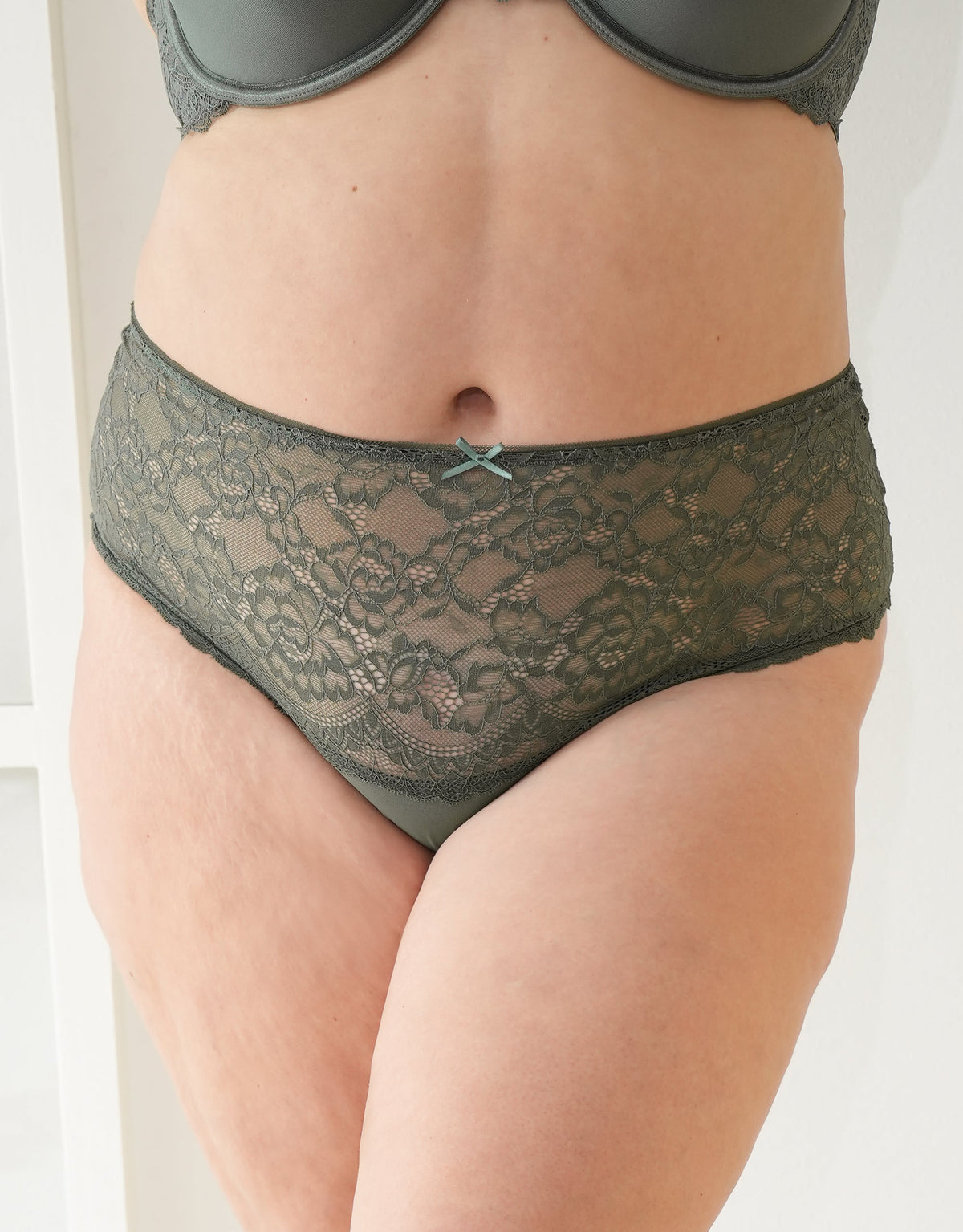 High-String Lace Basic Olive