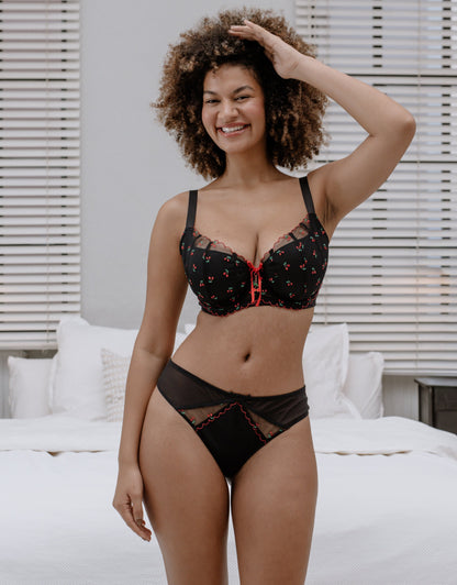 String Belle Black Cherry