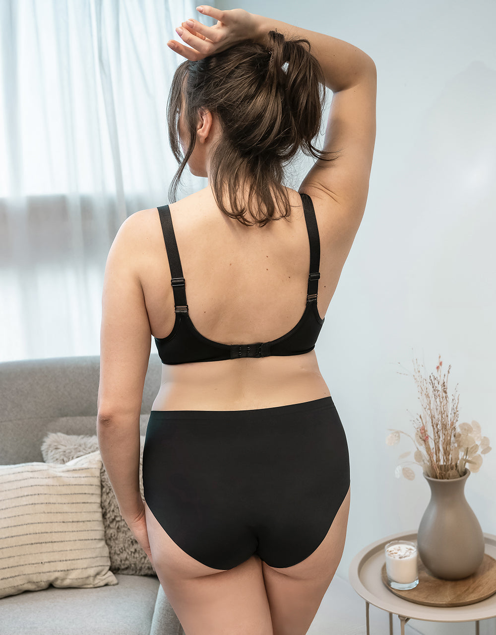 High-Panty Invisible Basic Black