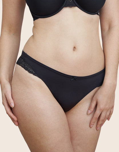 String Lucy Black