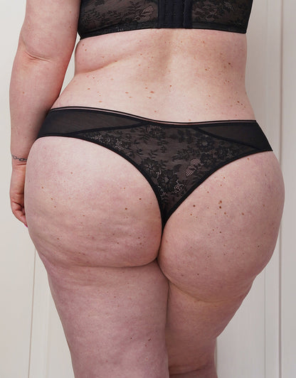 String True Lace Black