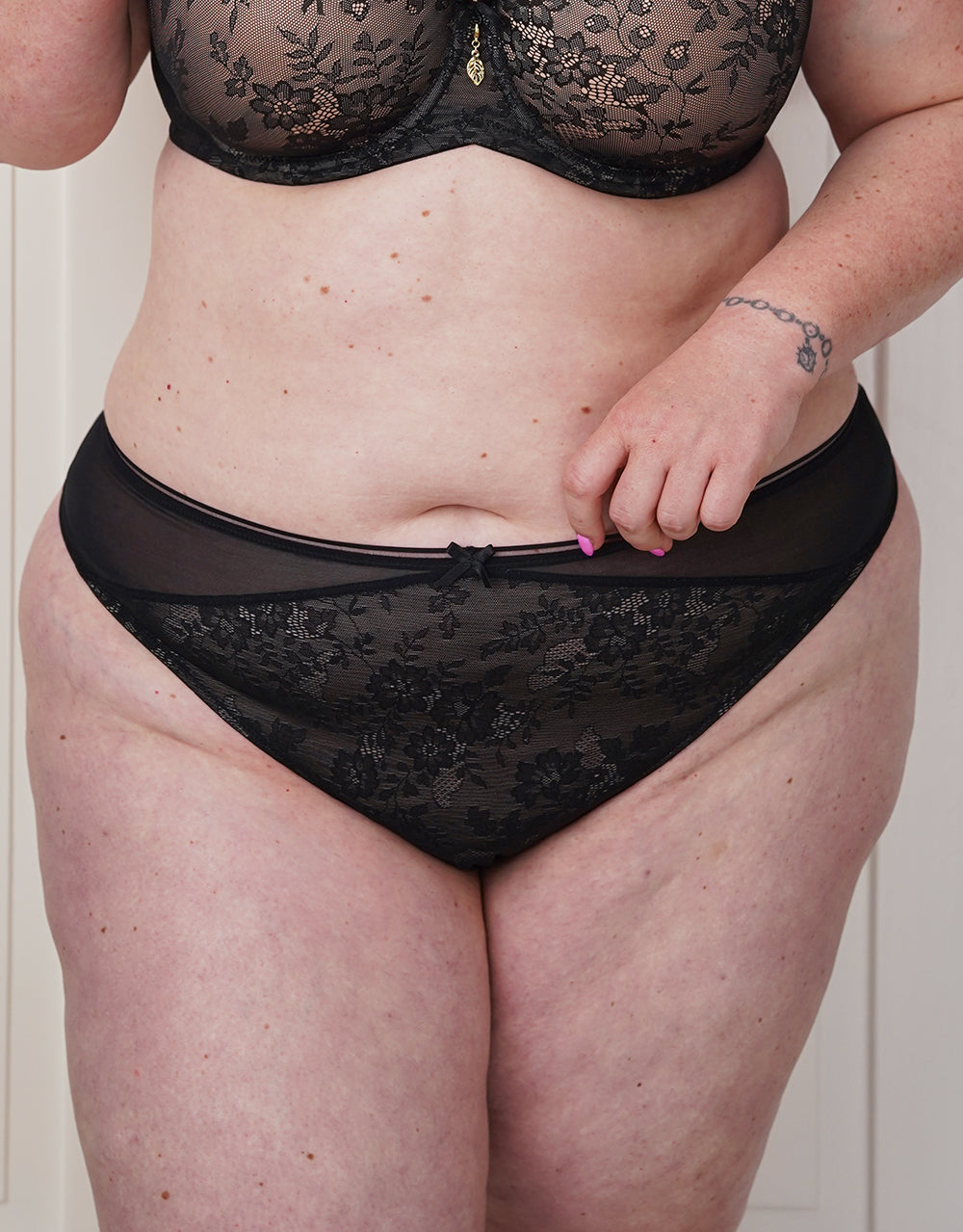 String True Lace Black
