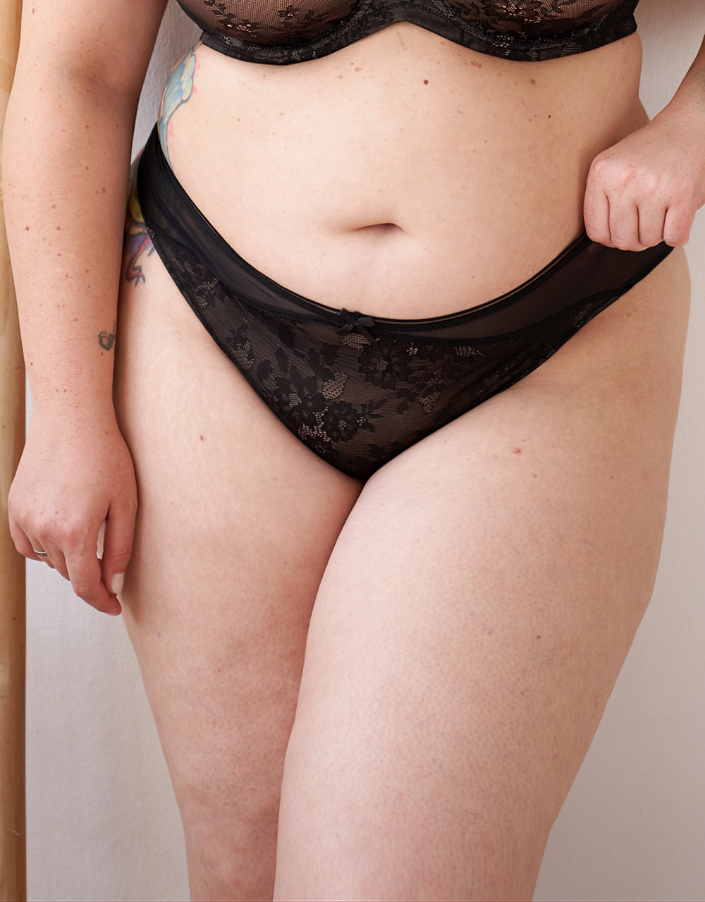 String True Lace Black