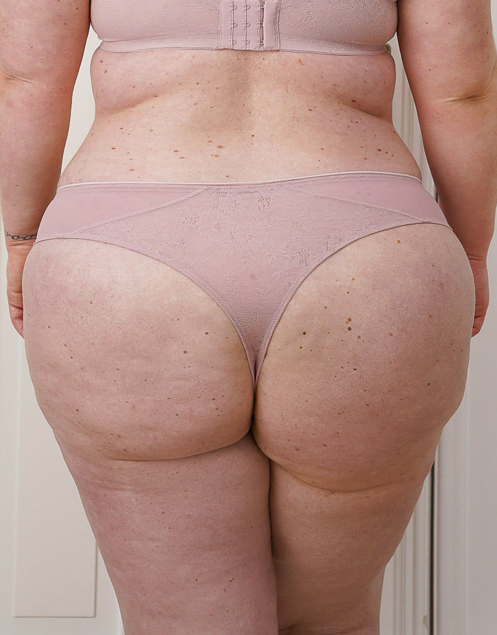 String True Lace Rose