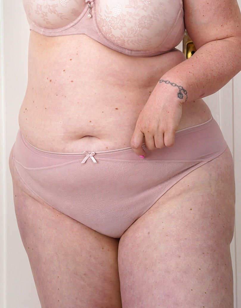 String True Lace Rose